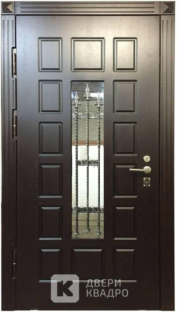 Входная дверь с декоративной кованой решеткой ДКМ-028