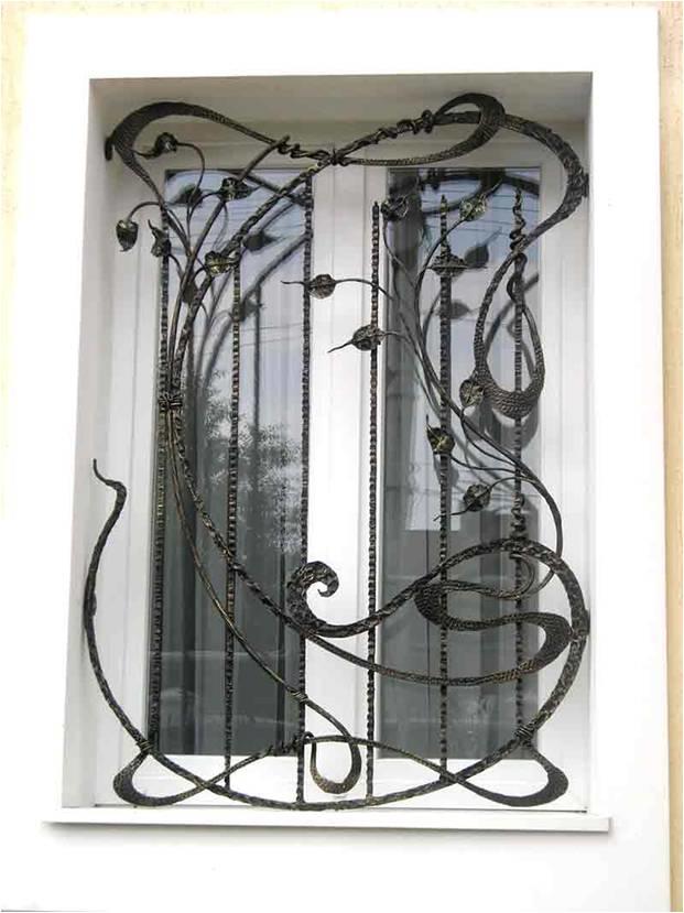 Кованая сварная решетка на окна МР-008 Кованая сварная решетка на окна МР-008