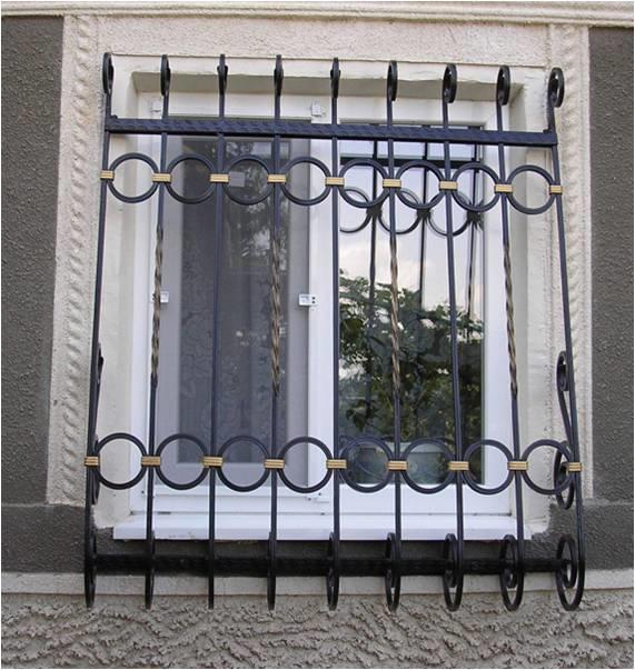 Металлическая решетка на окно для дачи МР-009 Металлическая решетка на окно для дачи МР-009