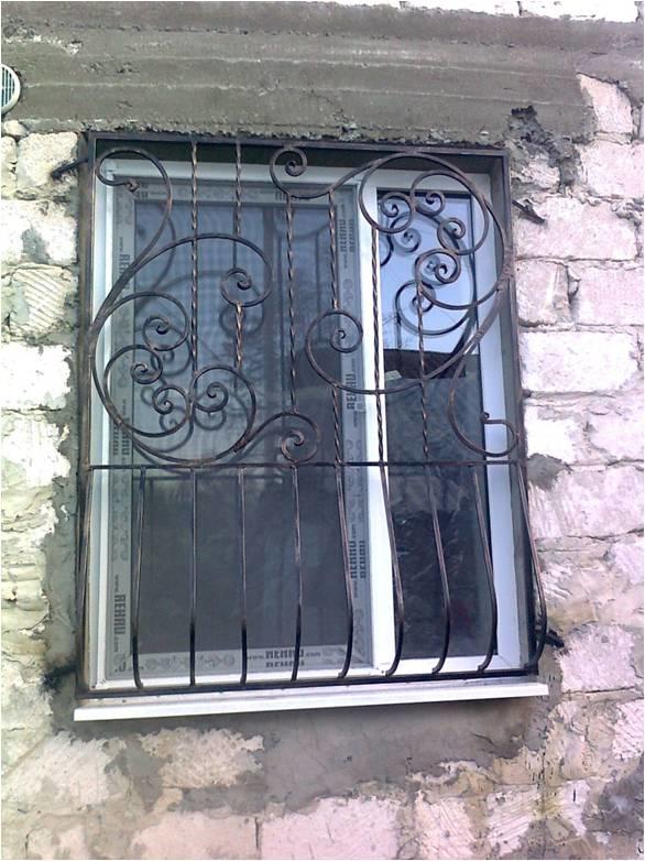 Ажурная кованая решетка на окно МР-010 Ажурная кованая решетка на окно МР-010
