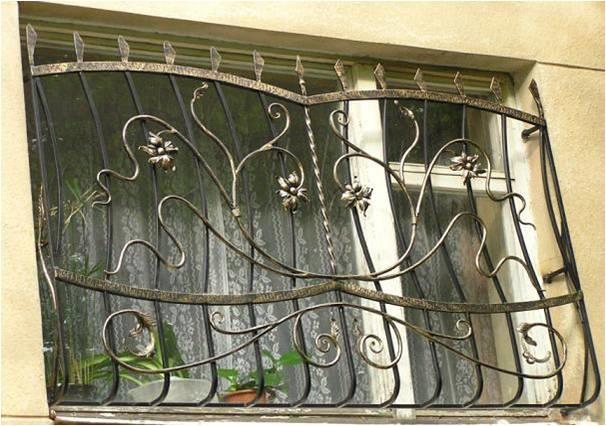 Сварная решетка на окно на первый этаж МР-017 Сварная решетка на окно на первый этаж МР-017