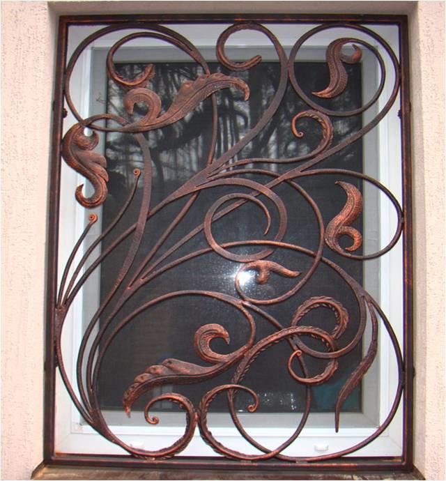 Кованая решетка на окно для дома МР-018 Кованая решетка на окно для дома МР-018