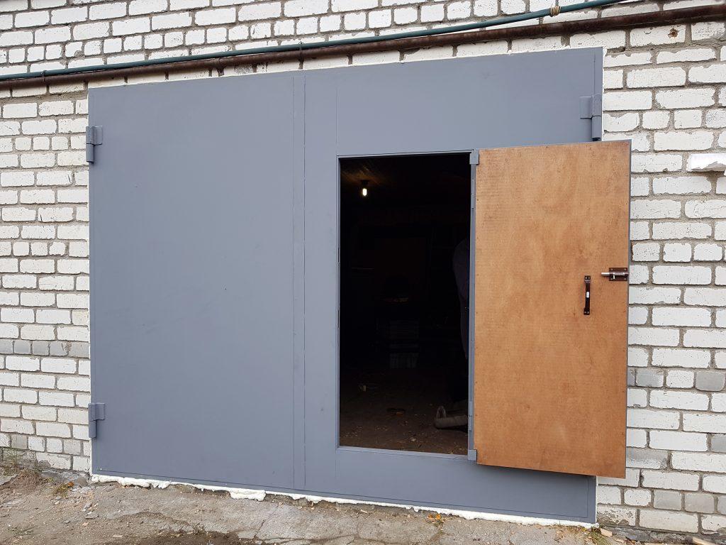 Гаражные ворота распашные с отделкой изнутри ГВ-005 Гаражные ворота распашные с отделкой изнутри ГВ-005