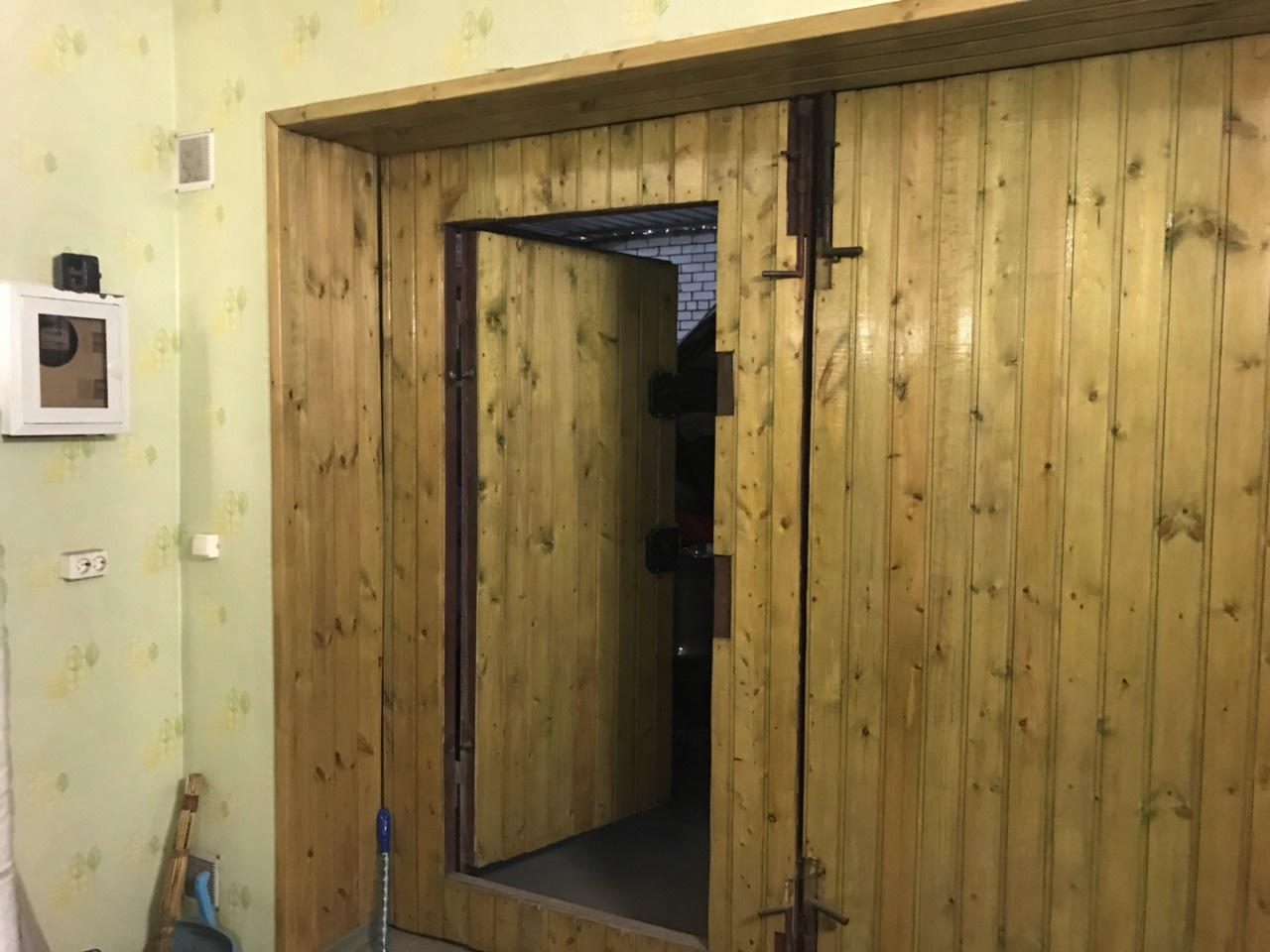 Ворота гаражные металлические с калиткой ГВ-019 Ворота гаражные металлические с калиткой ГВ-019