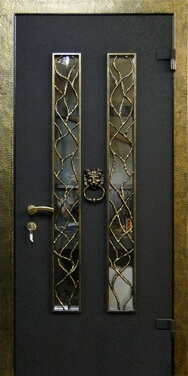 Двери с ковкой